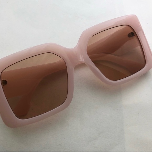 NEW Oversized Rose Peach Frame Sunglasses Holiday Summer Beach - Picture 2 of 3